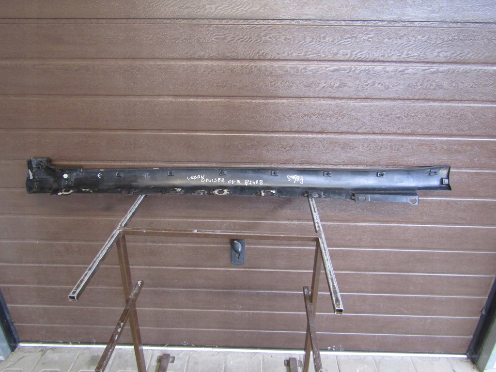 фото №7, Молдинг порог правая toyota urban cruiser 08- порог