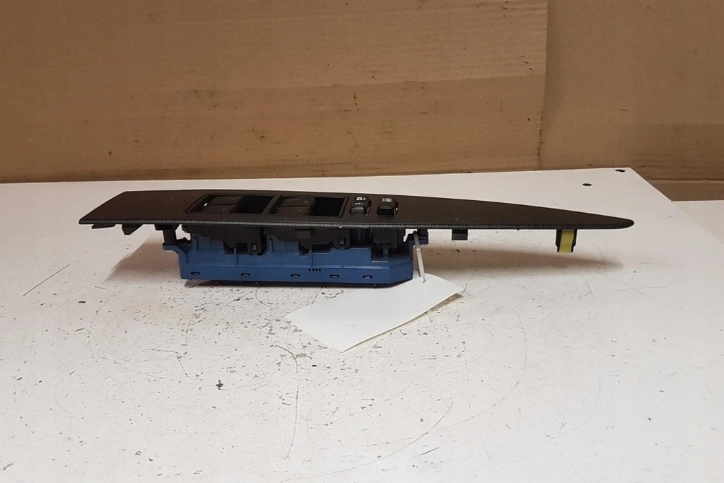 фото №7, Кнопка керування вікон лівих передніх двері toyota avensis _t25_