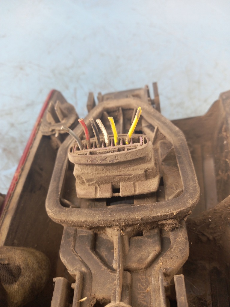 фото №6, Лампа левая задняя peugeot partner 01r kombi