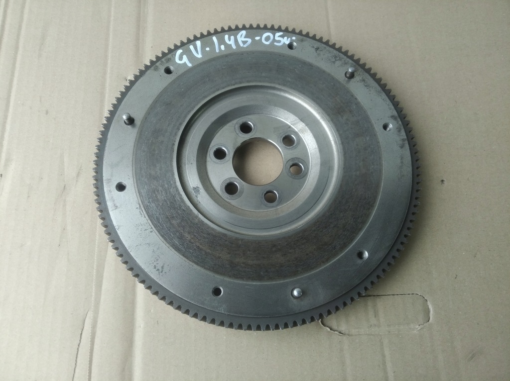 Купити Колесо маховик двигуна vw golf v 1,4b