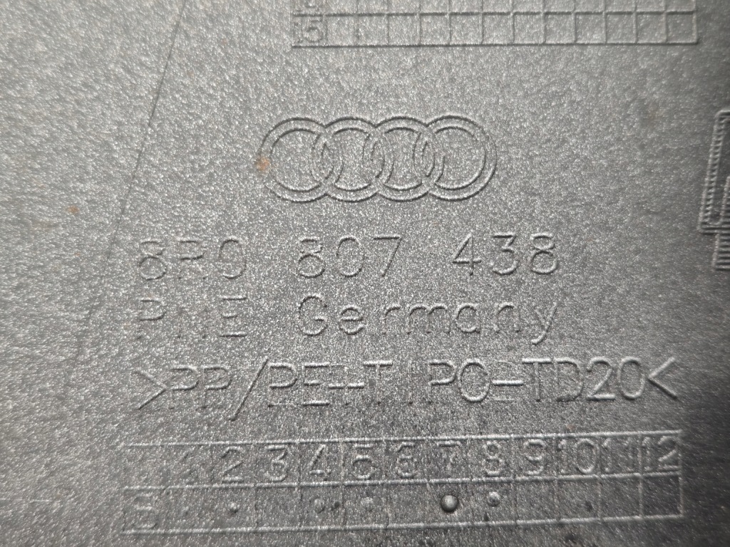 Кутик бампера праві перед audi q5 1 8r 08-12 8r0807438 Ціна