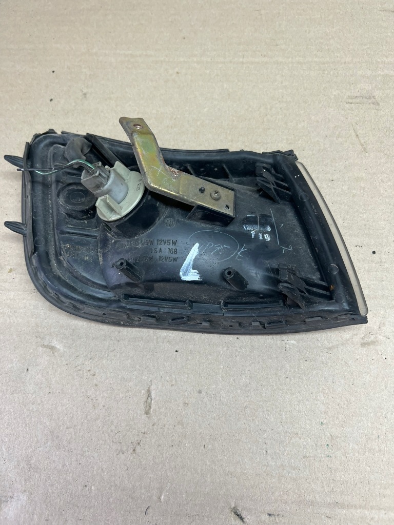 Space runner лампа габаритна ліва оригінал Ціна