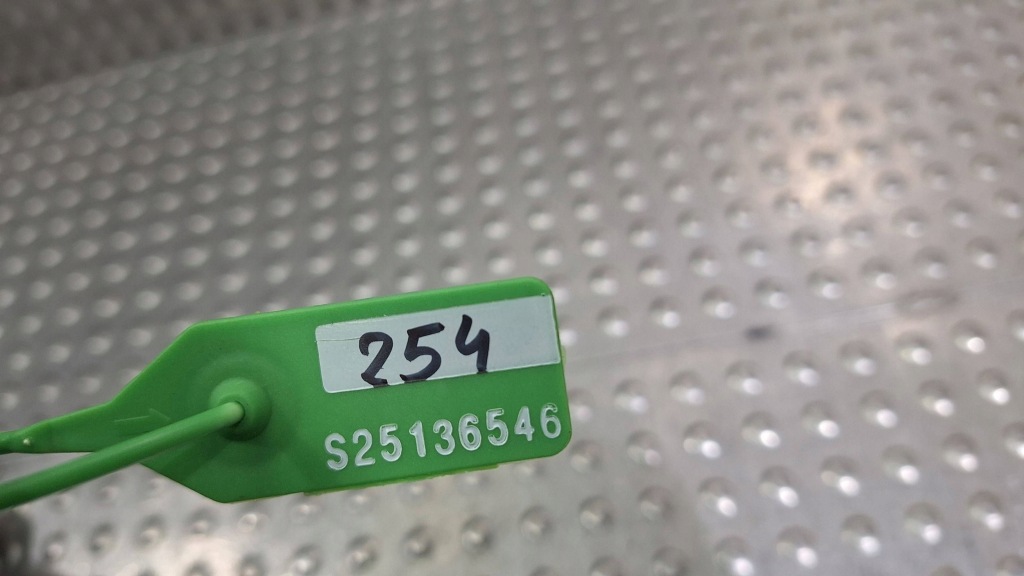 Заливная горловина патрубок заливной 7591692 bmw f01 f02 f06 f07 f10 f11 с Разборки