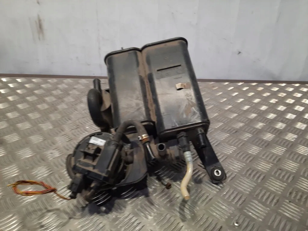 фото №1, Audi q7 4l 2012 фильтр угольный