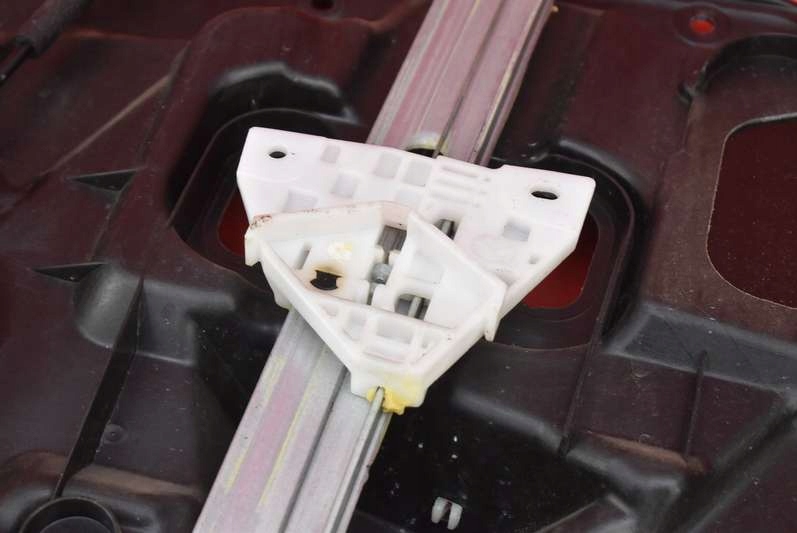 фото №9, Подъемник стекло левый задняя d6517397xb mazda 2 ii de 5d 07-10