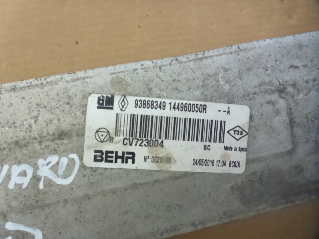 Vivaro b trafic 3 14- радіатор повітря інтеркулер 93868349 оригінал в Україні