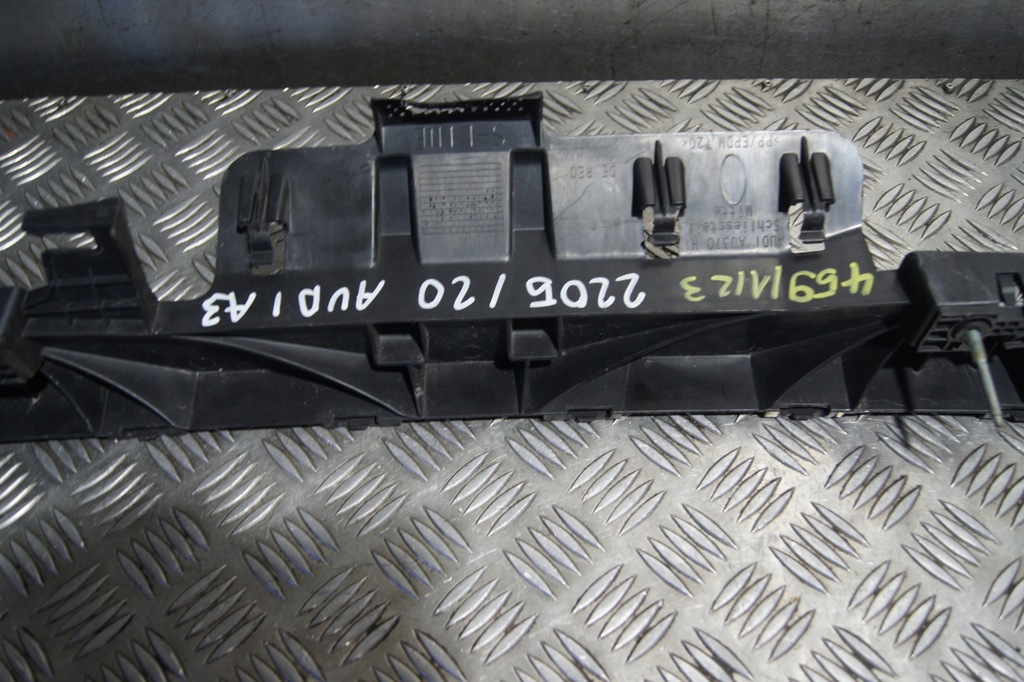 фото №10, Кронштейн середній бампера задня audi a3 8v