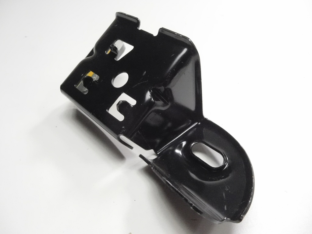 Купити Кронштейн крила правий перед twingo i 7750423216