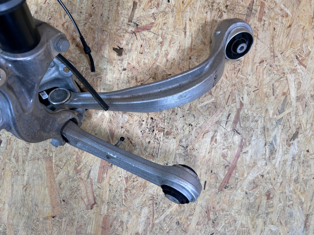 Подвеска амортизатор рычаг поворотный кулак правый перед audi e-tron 55 4ke 18- Оригинал