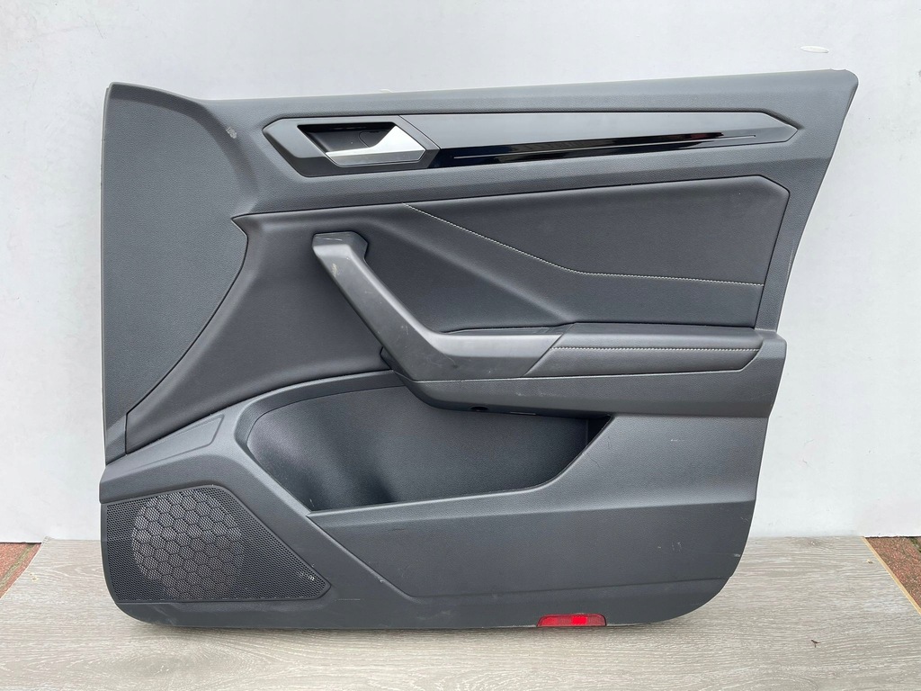 фото №1, Оббивка обшивка правий перед vw t-roc lift 2022r