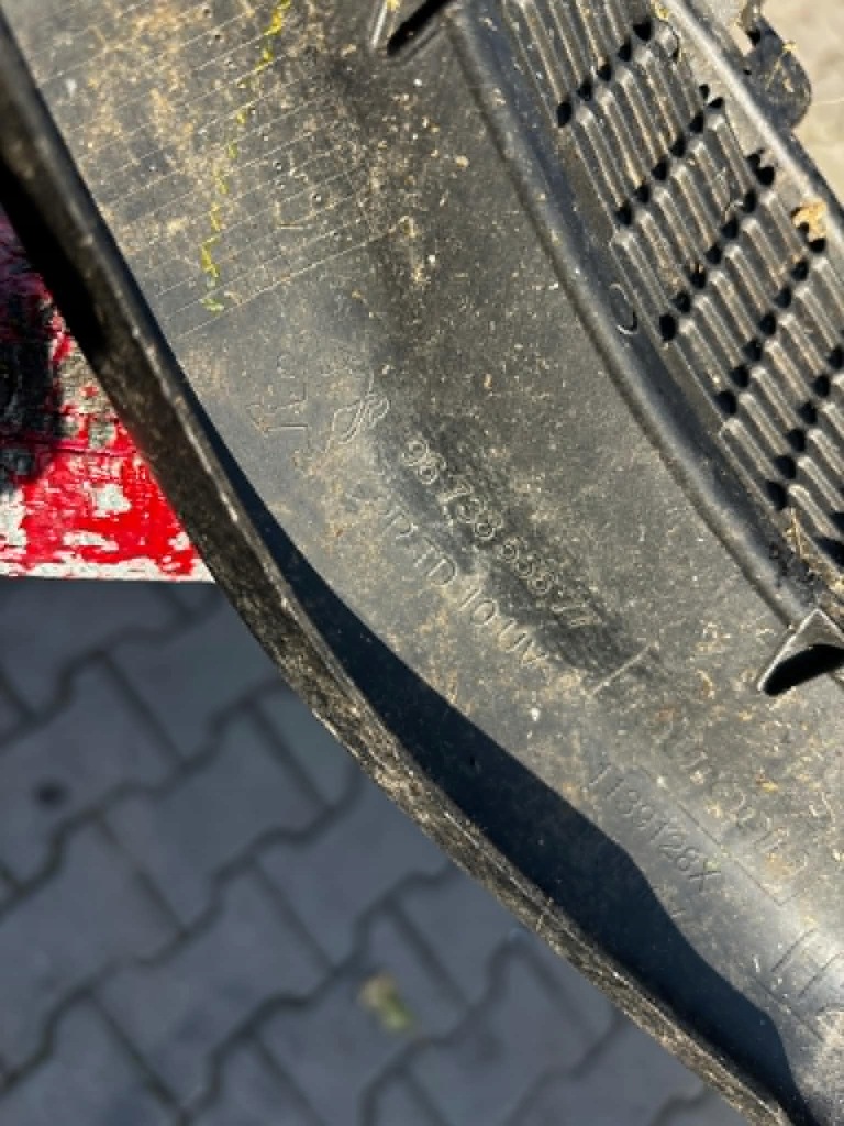 фото №9, Решётка средняя бампера перед передняя peugeot 208 i 9673855677 2012-2016