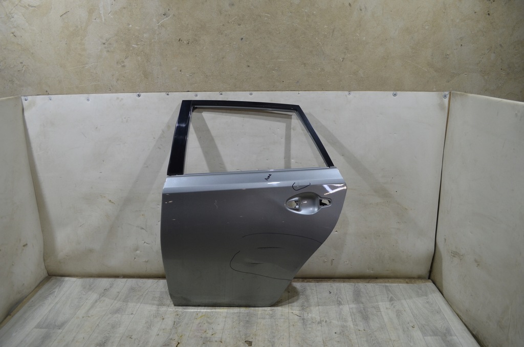 фото №1, Toyota auris 2013 - двері лівий задня