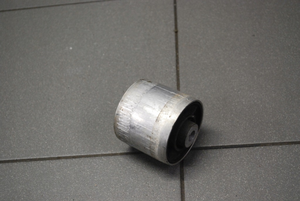 фото №1, Втулка гумовий елемент важеля audi a6 c7 4d0407183