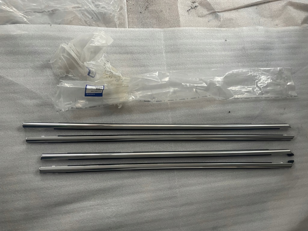 Купити Volvo xc90 2 молдинг ущільнювач двері перед задній 31479452