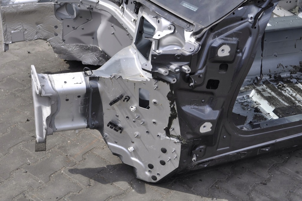 фото №1, Aston martin db11 чверть лонжерон ліва перед