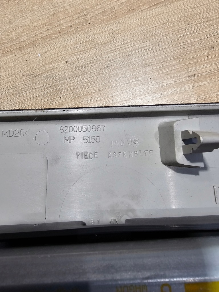 фото №8, Шторка багажника левая + кронштейн шторка renault espace iv 8200050967