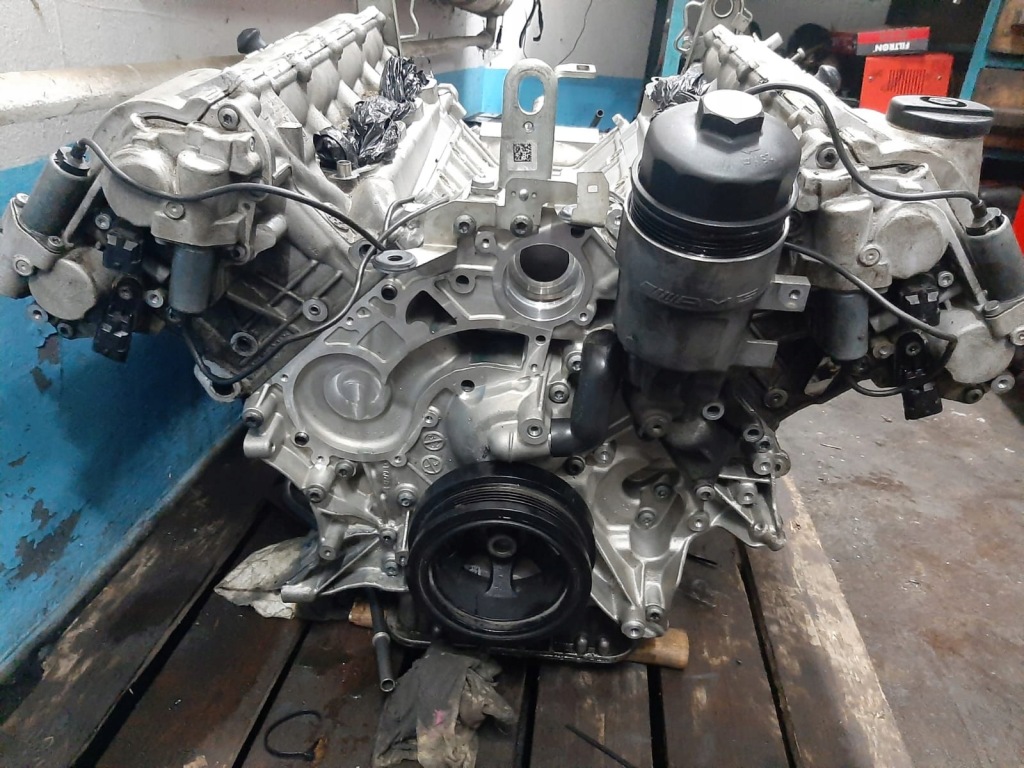 Купити Mercedes головка m156 6,3 amg права bez валів i кришки