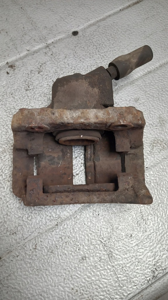 фото №2, Суппорт правый перед renault clio iii 06r 1.5dci