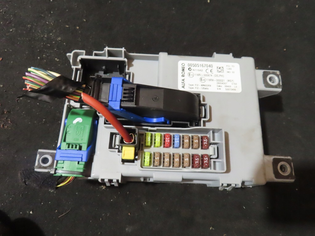 фото №1, Alfa romeo mito коробка предохранителей 00505167040