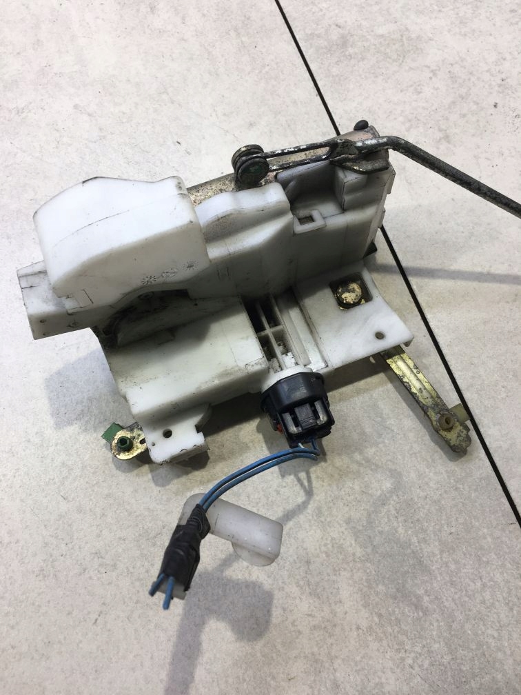 фото №5, Замок дверь правый перед toyota avensis t22