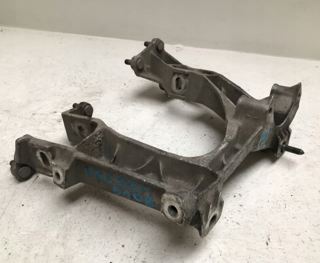 фото №1, Porsche boxster 986 кронштейн підвіска задня