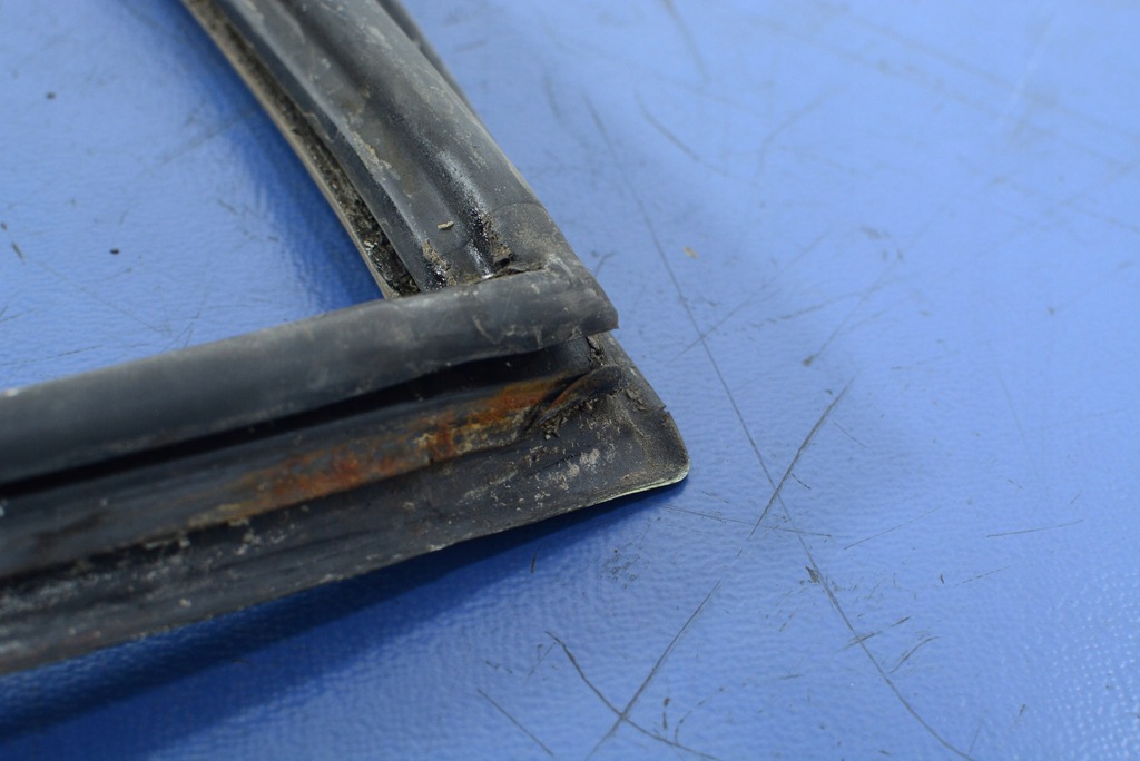 фото №4, Bmw 5 e12 прокладка скло задній