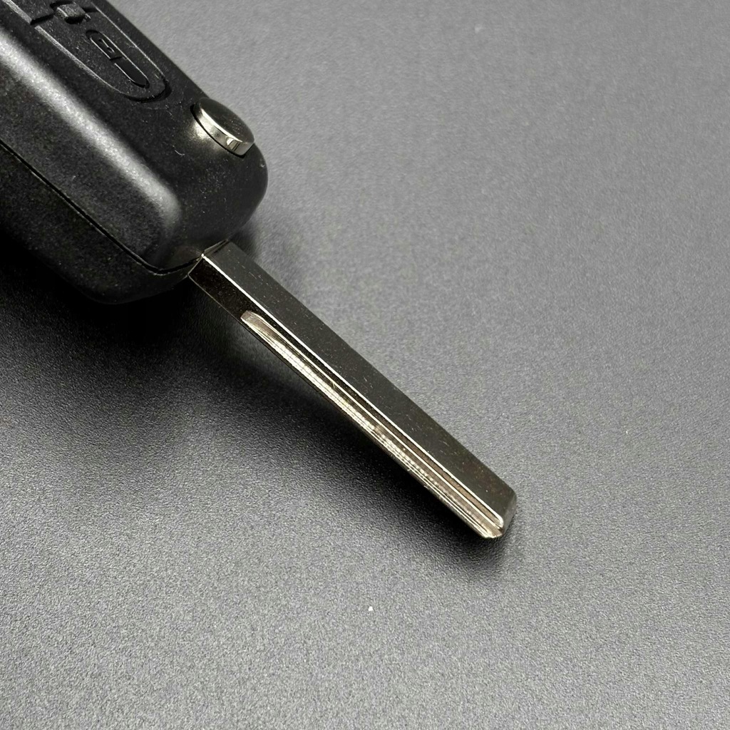 фото №7, Корпус пульта hu83 citroen peugeot 3 кнопки свет аккумулятор na płytce