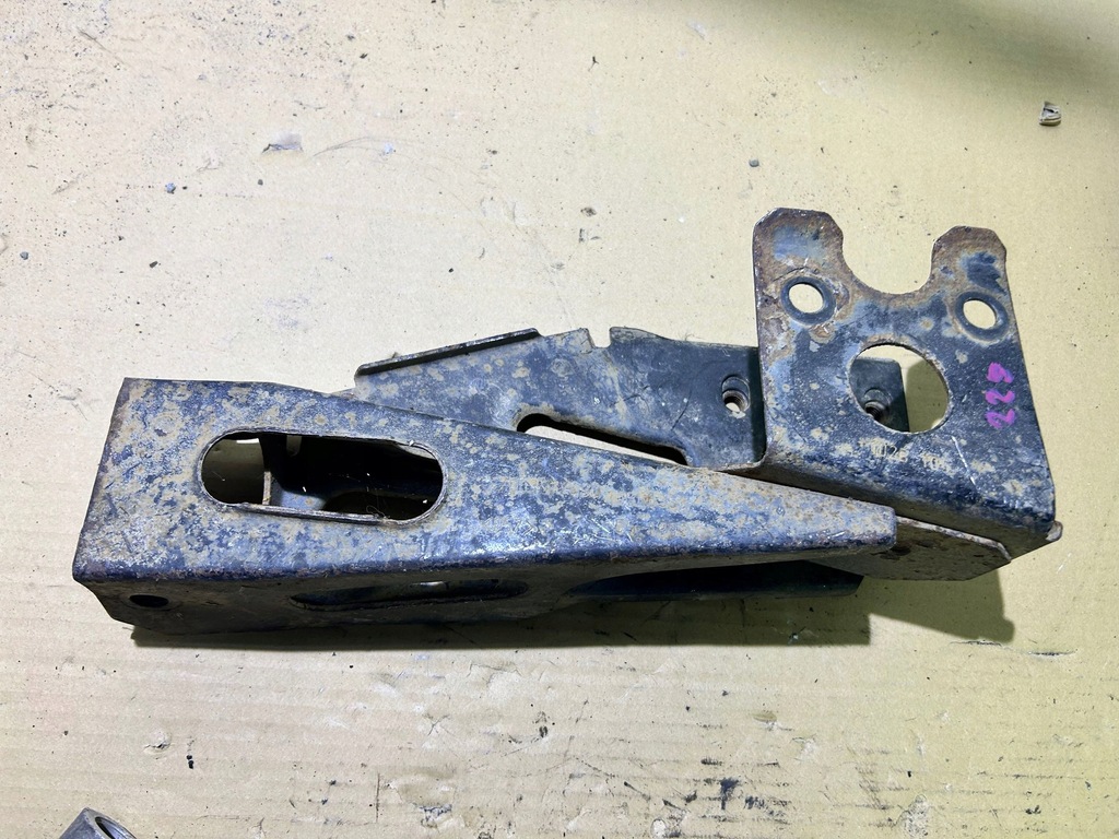 фото №1, Кронштейн рычага левый перед renault master ii opel movano a
