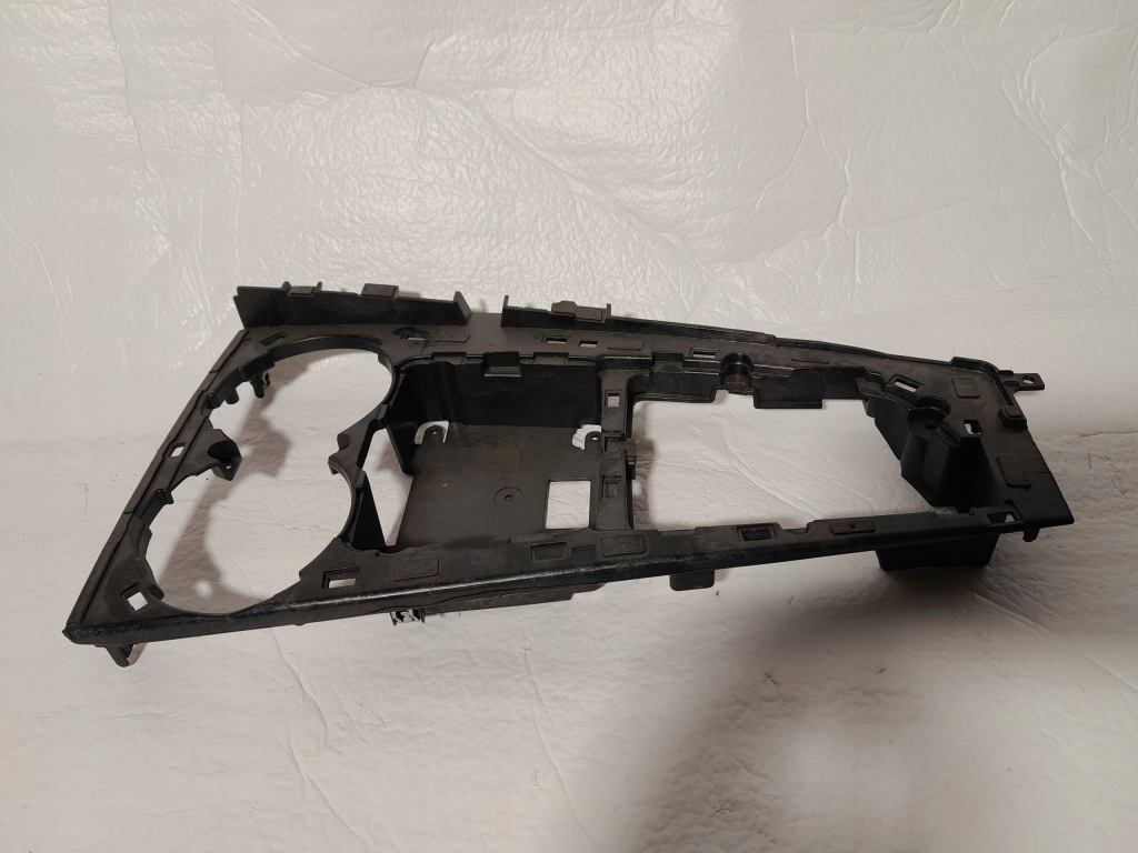 фото №1, Audi a4 b9 основание рамки туннель среднего 8w1864261c