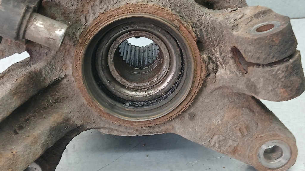 фото №4, Поворотный кулак правая перед mazda premacy 1.8b 03r fl