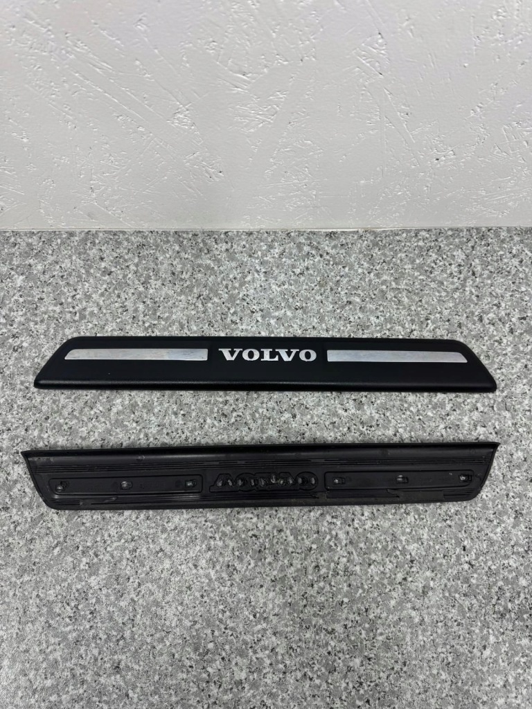 Накладка  накладка порога  правая левая комплект volvo v40 2 2012-2018r 31265842 в Украине