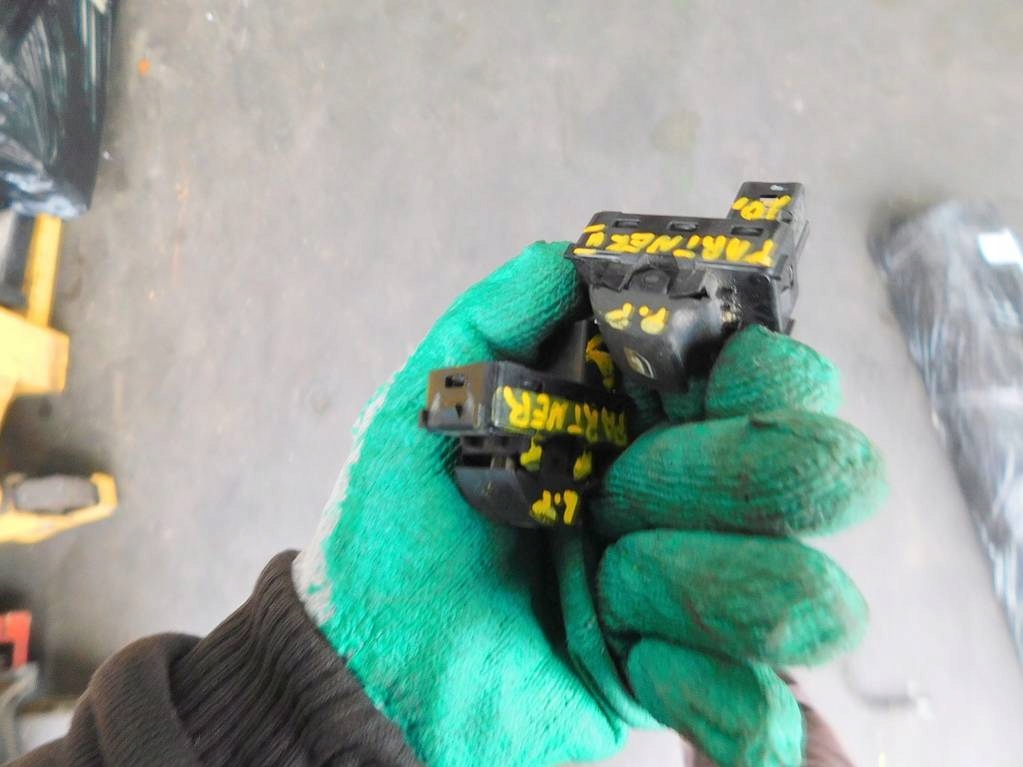 фото №8, Peugeot partner ii 08-12r перемикач скло перед