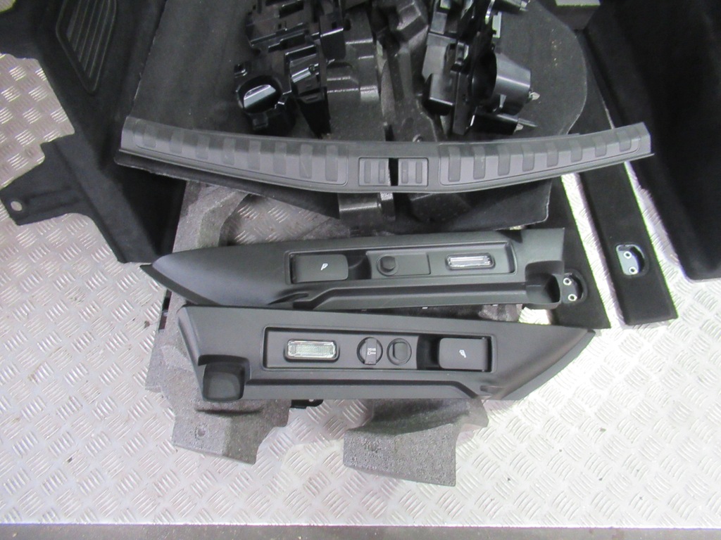 фото №3, Alfa romeo stelvio обивка багажника комплект