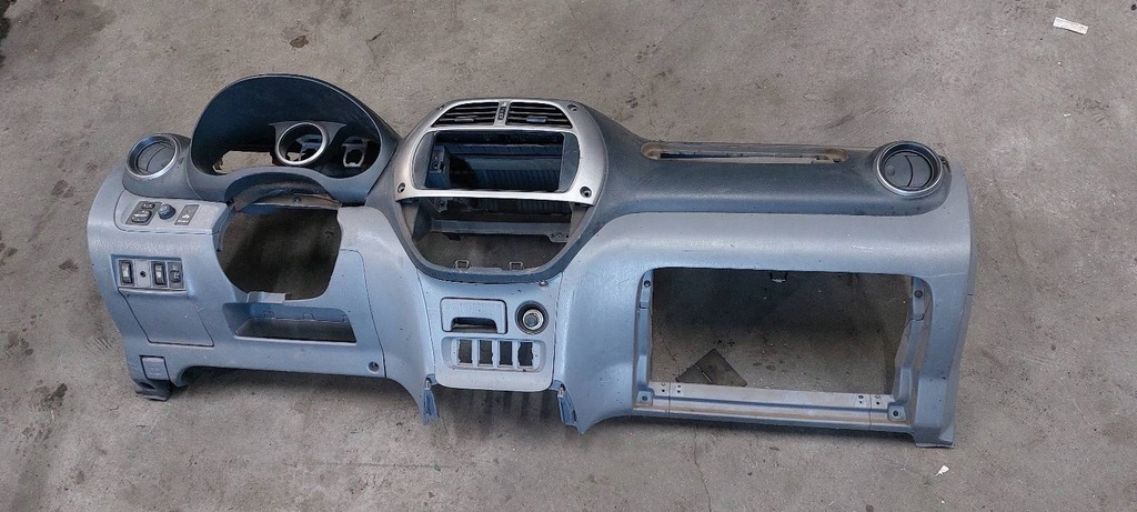 фото №1, Приборная панель приборная панель приборная rav4 ii europa