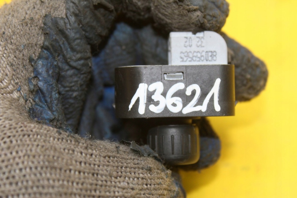 фото №8, Переключатель зеркал левый перед a8 d3 8e0959565