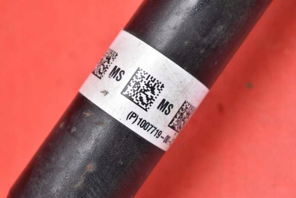 Купить Приводной вал правая задний  1007719-00-c tesla model s awd performance 762 km 16-21