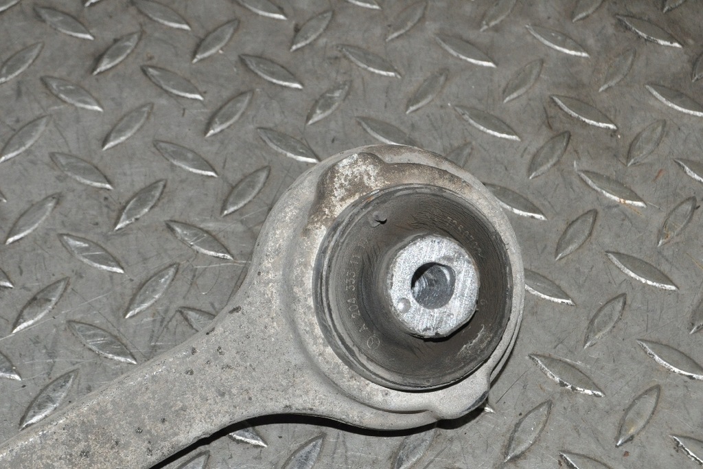 фото №4, Mercedes r172 slk250 2011 rhd передний левый рычаг