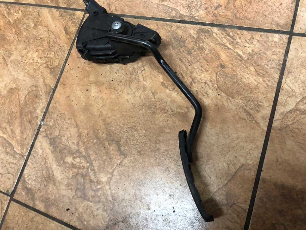 фото №1, Потенціометр газу v40 lift 1.9dci 115km