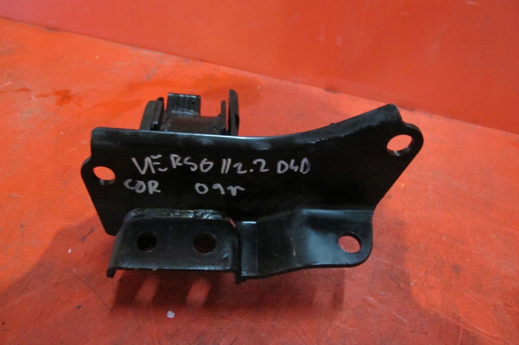 фото №3, Toyota corolla verso 2 ii 2.2 d4d кронштейн подушка двигателя