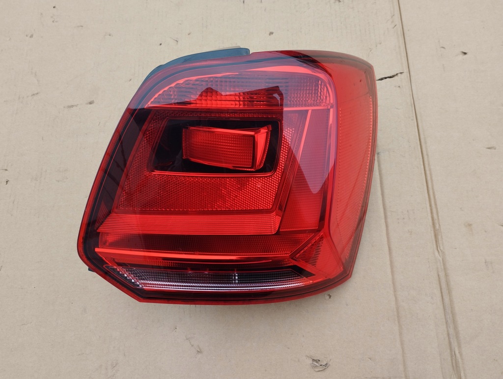 фото №1, Лампа правый задняя polo 6c комплектная + штекер