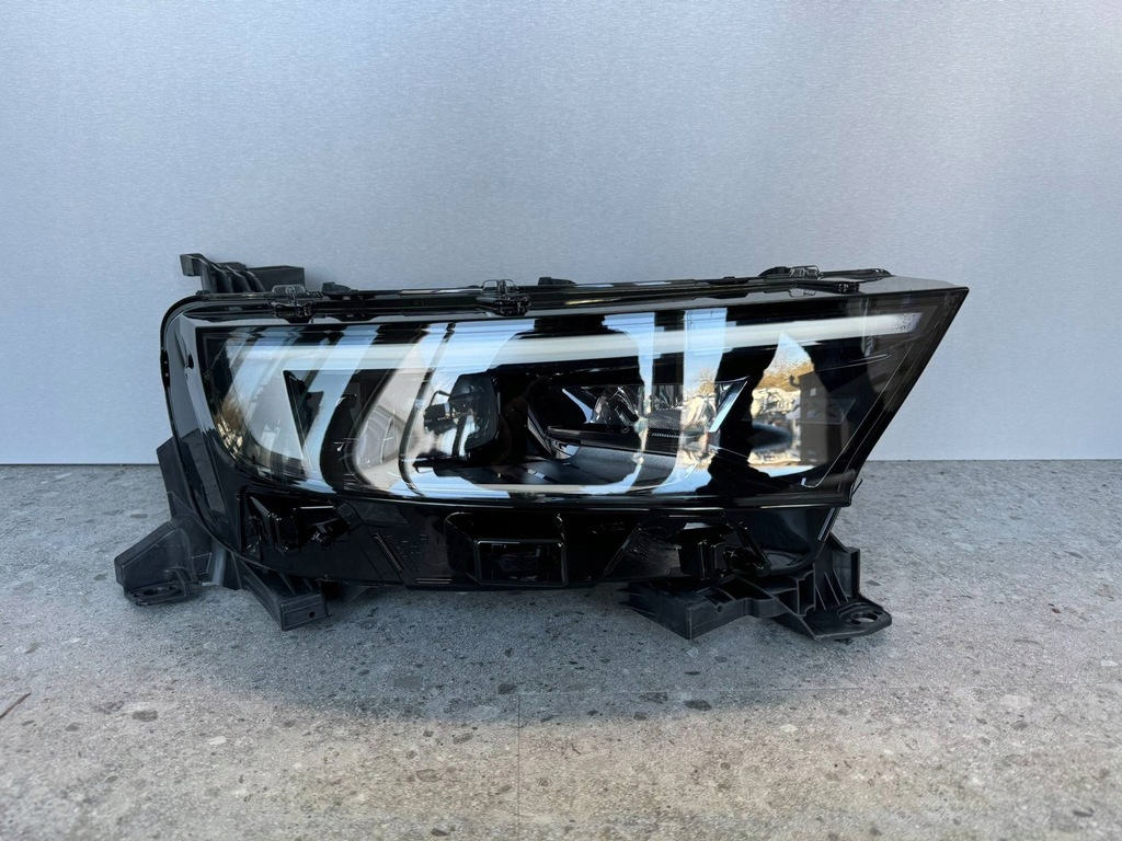 фото №1, Лампа передня права opel mokka b ii intellilux led matrix 9834016680