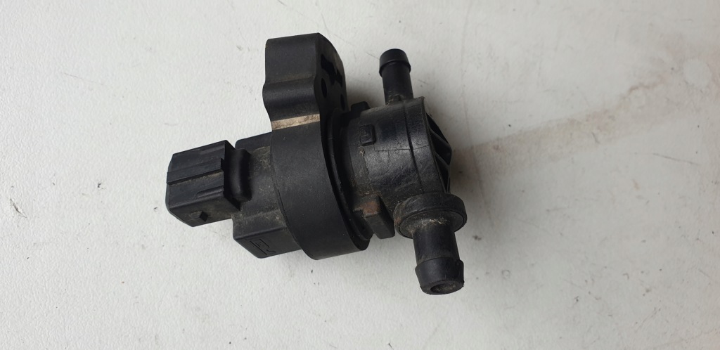 фото №1, Клапан вакуумa вентиляционный mercedes w203 clk w209 0004703593