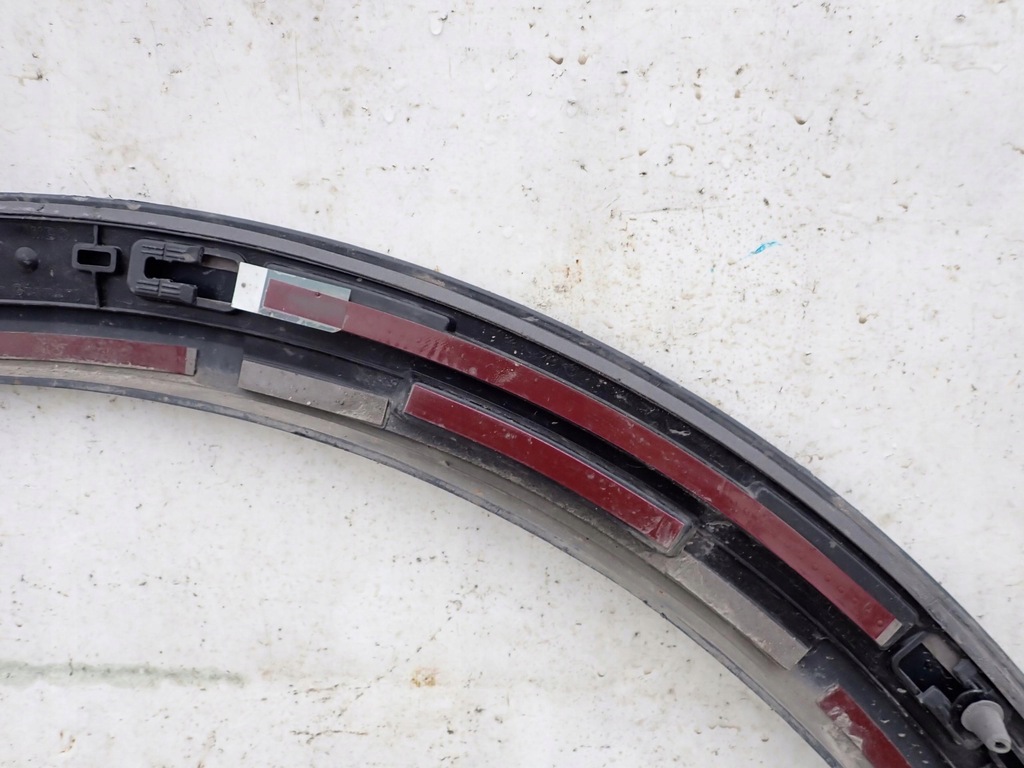 фото №11, Audi e-tron 4ke 19- молдинг крила права перед