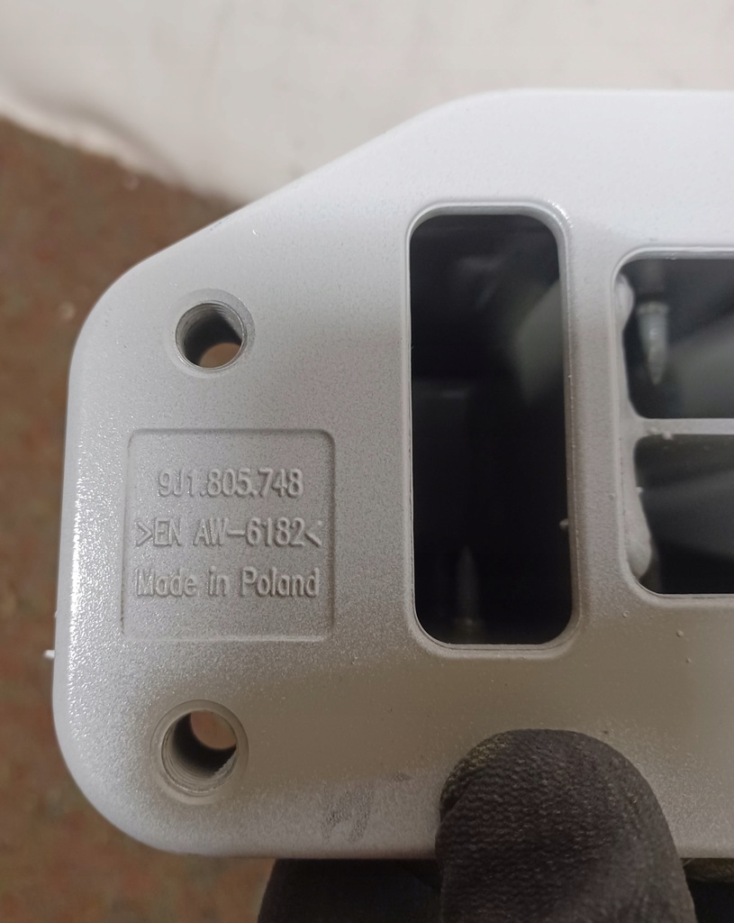 фото №6, Porsche taycan лонжерон правая 9j1805748