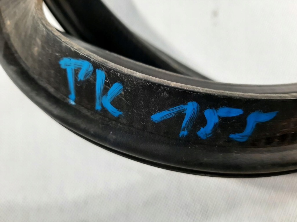 Audi r8 2 spyder quattro 5.2 fsi 2018- прокладка капота перед Оригінал