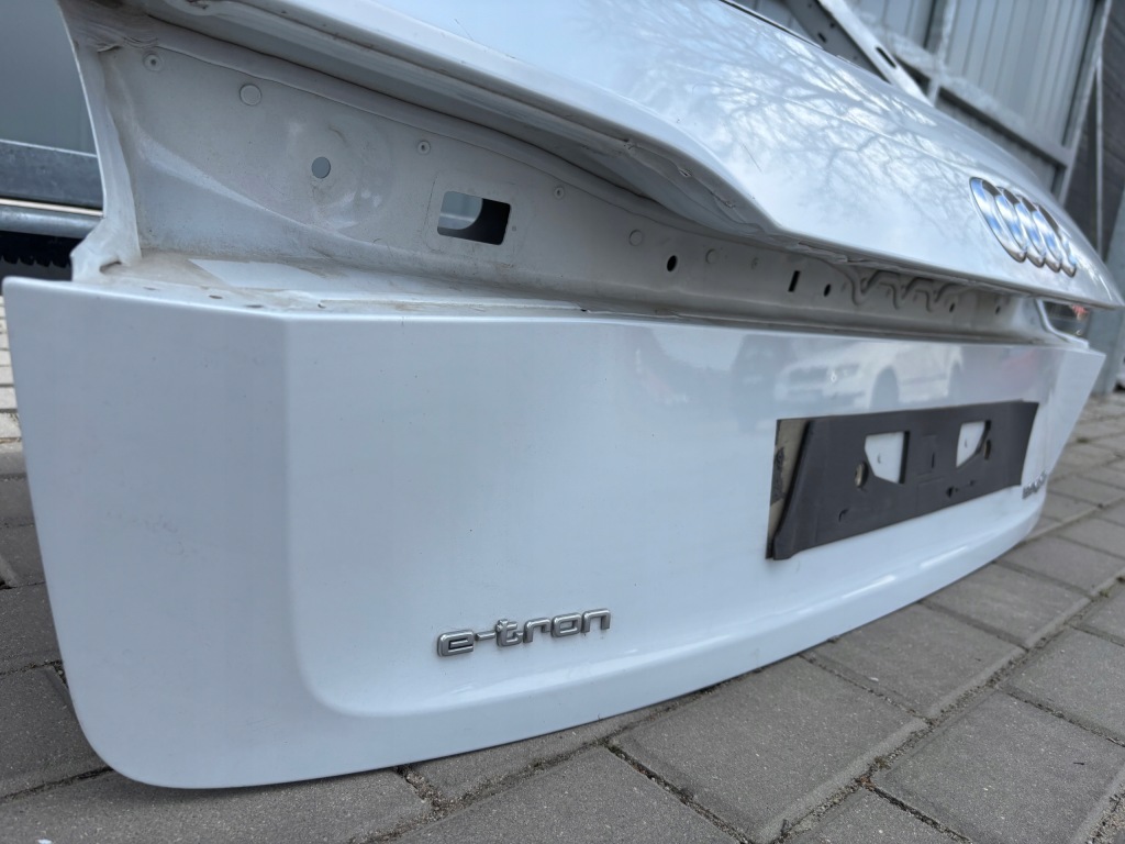 Крышка багажника задний  задняя audi etron 4ke в Украине