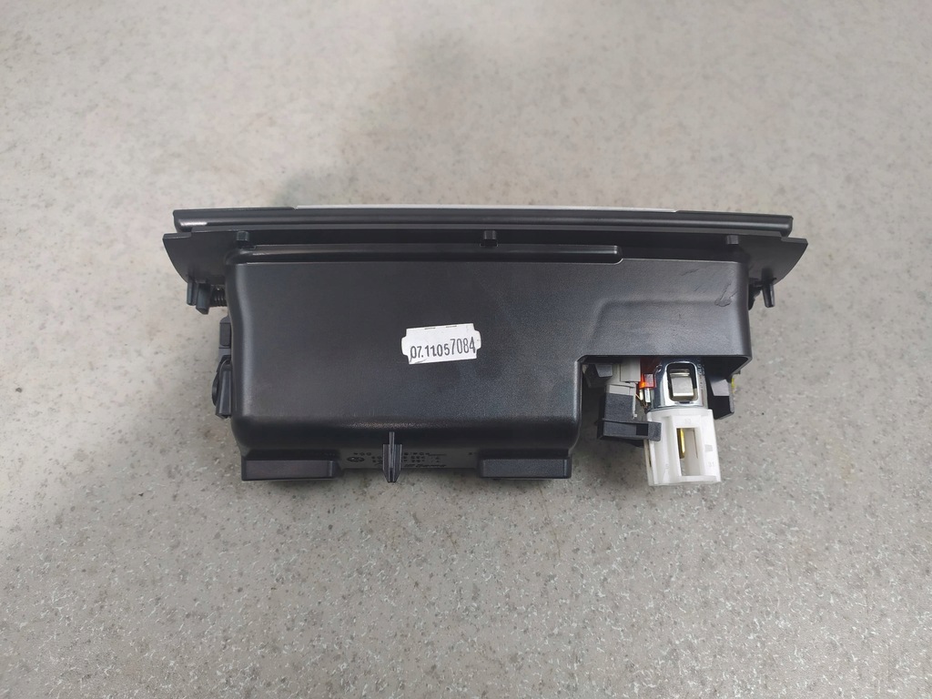 фото №8, Пепельница 3c0863284a vw passat b6 05-10