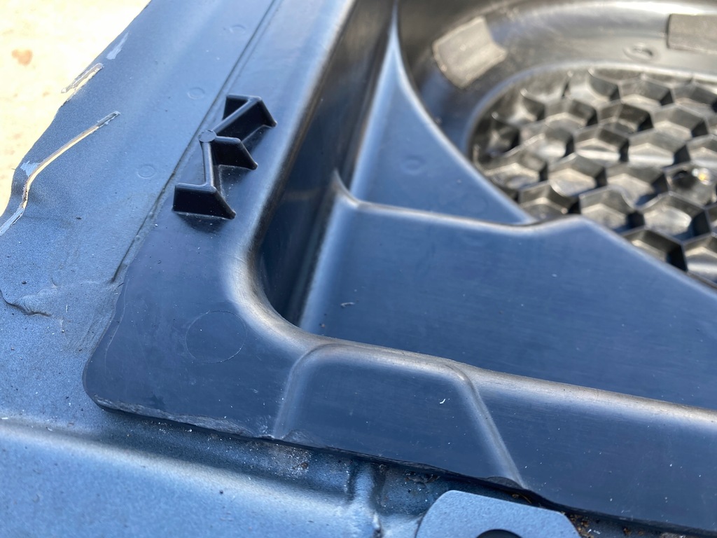 фото №9, Поддон ниша пластик пол багажника audi a8 d3 eu