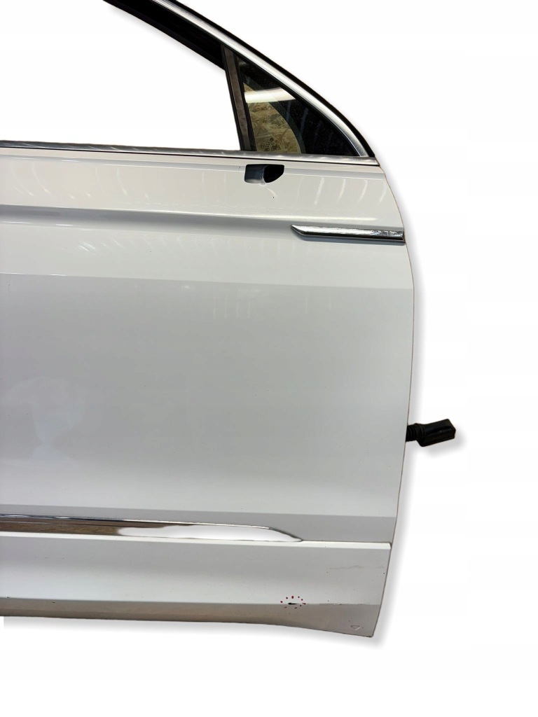 Volkswagen tiguan 2 5na дверь передние перед сторона правый  lc9al Киев