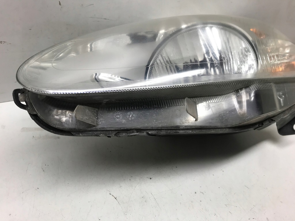 фото №7, Лампа левая передняя левый перед fiat grande punto 89101387sx белый разъём